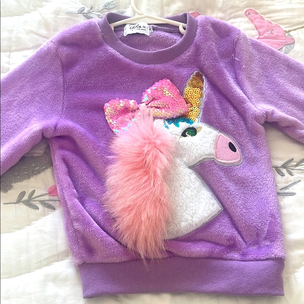 Lola and the boys sweater like new
